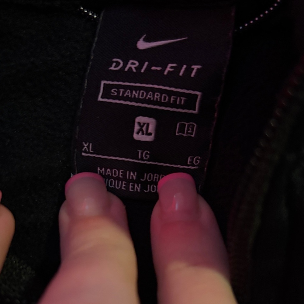 Boys Nike jacket with white Nike written on it in size XL - Picture 2 of 7